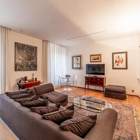 Brigitte - Fontana Di Trevi & Pantheon *